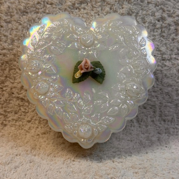 Fenton Iridescent Heart Shape Trinket Jewelry Box with Lid Dish 3D‎ Roses on top